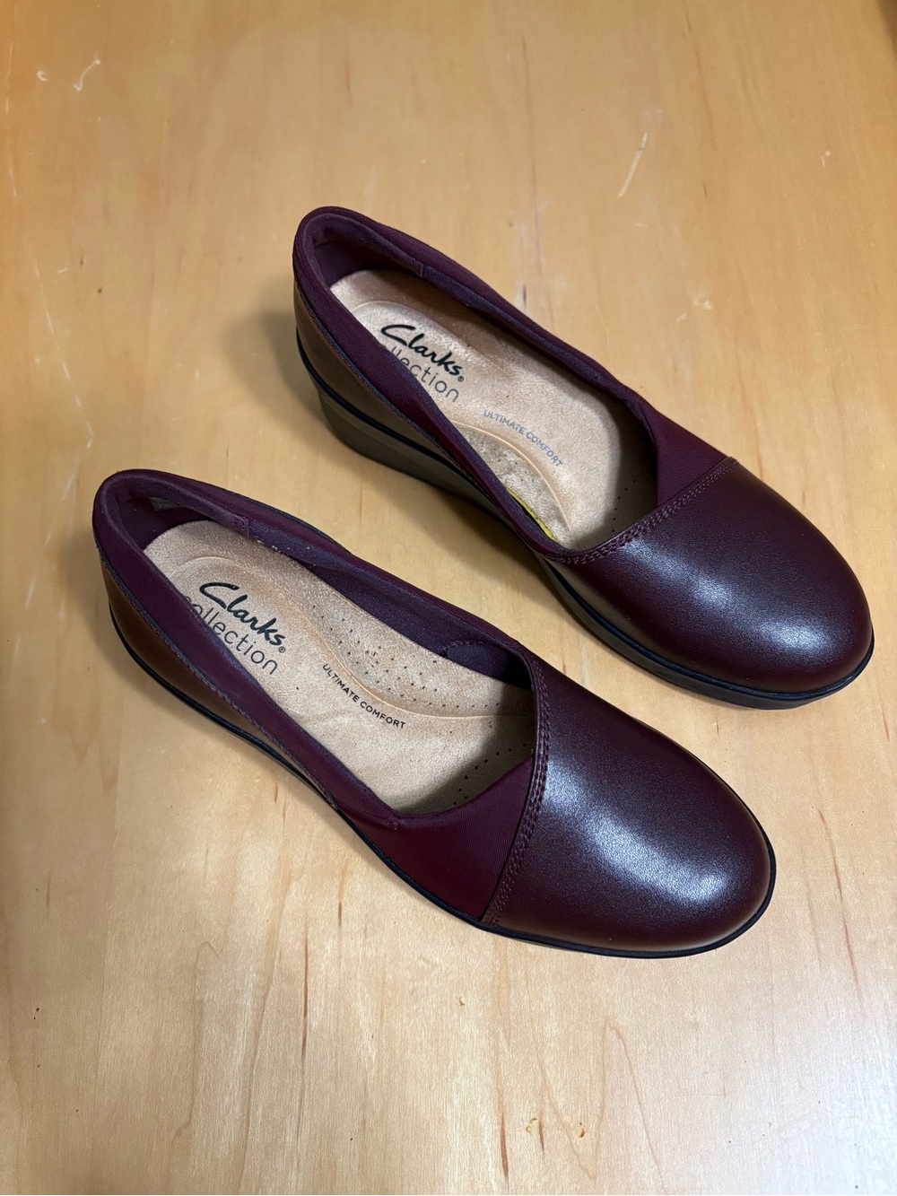 Clarks Burgundy Slip-On Women's Comfort Flats Sz 5 preowned
